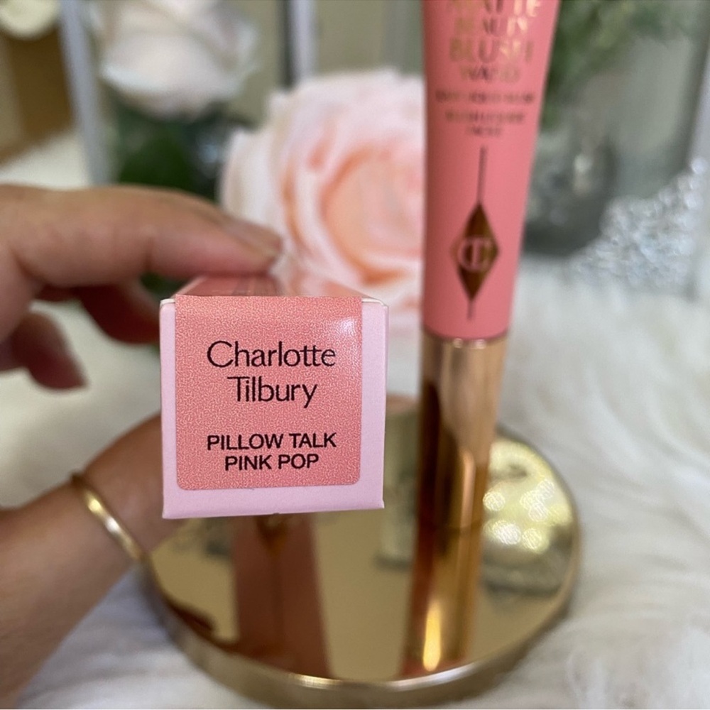 Charlotte Tilbury Matte Beauty Blush Wand - # Pillow
Talk Pink Pop 12ml - Picture 2 of 3